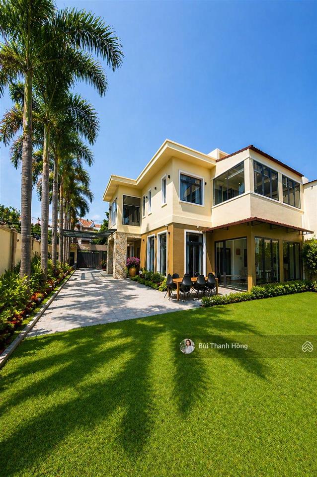 Bán biệt thự mặt tiền quận 7, cạnh lâm văn bền