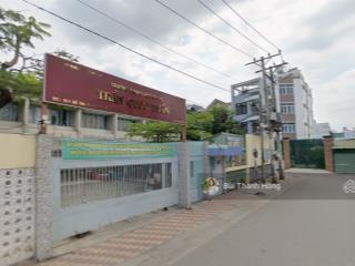 4 tỷ xíu nhà xe hơi đỗ cửa ngay trần xuân soạn quận 7, 2 lầu nở hậu 5,5m, gần 40m2