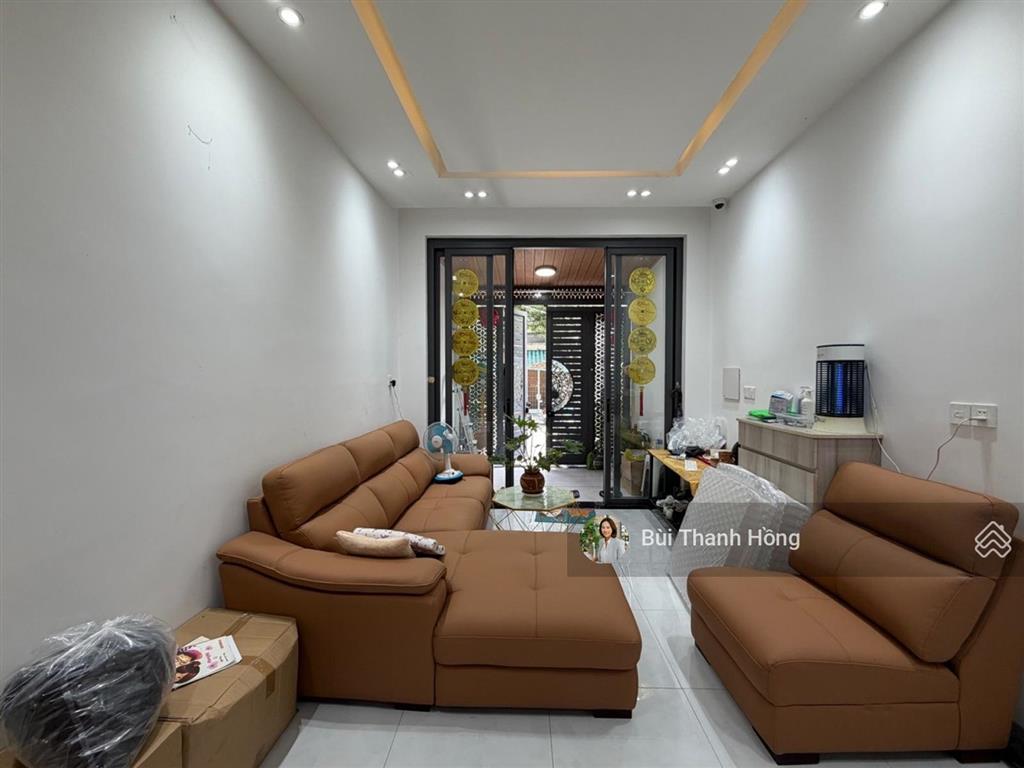 Trả trước 7.5 tỷ nh lo phần còn lại, nhà 67m2, sẵn ô thang máy, 4 pn, mt đường số tân hưng