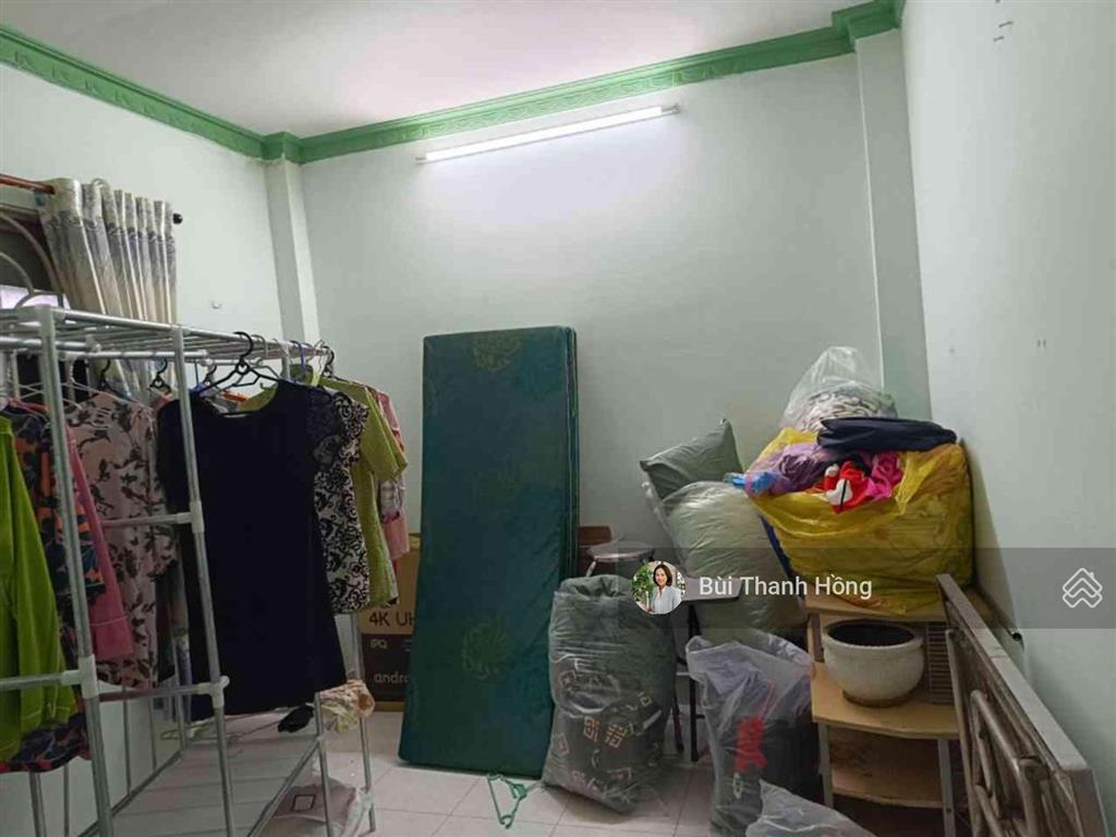 Nhà btct gần 50m2 3 tầng 4pn mt oto thông khu kiều đàm shr ko qh cọc trước 5 tỷ nh lo phần còn lại