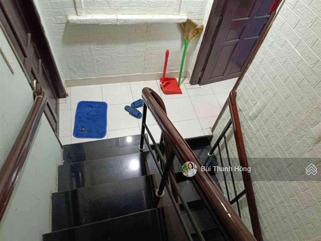 Nhà btct gần 50m2 3 tầng 4pn mt oto thông khu kiều đàm shr ko qh cọc trước 5 tỷ nh lo phần còn lại