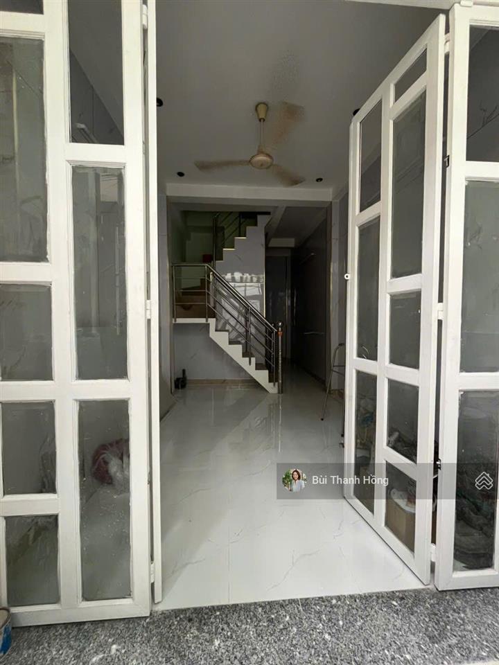 Cho thuê nhà nguyên căn 2 máy lạnh gần chợ, ngay trần xuân soạn 8tr/tháng