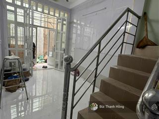 Cho thuê nhà nguyên căn 2 máy lạnh gần chợ, ngay trần xuân soạn 8tr/tháng