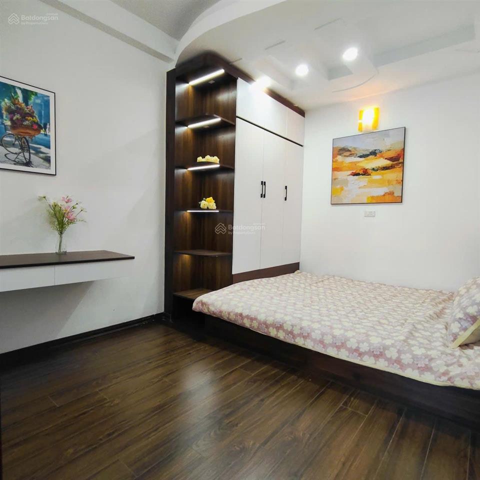 Bán căn hộ phố nguyễn khánh toàn  cầu giấy giá 2.320 tỷ, 50m2, 2 phòng ngủ full đồ, ở ngay