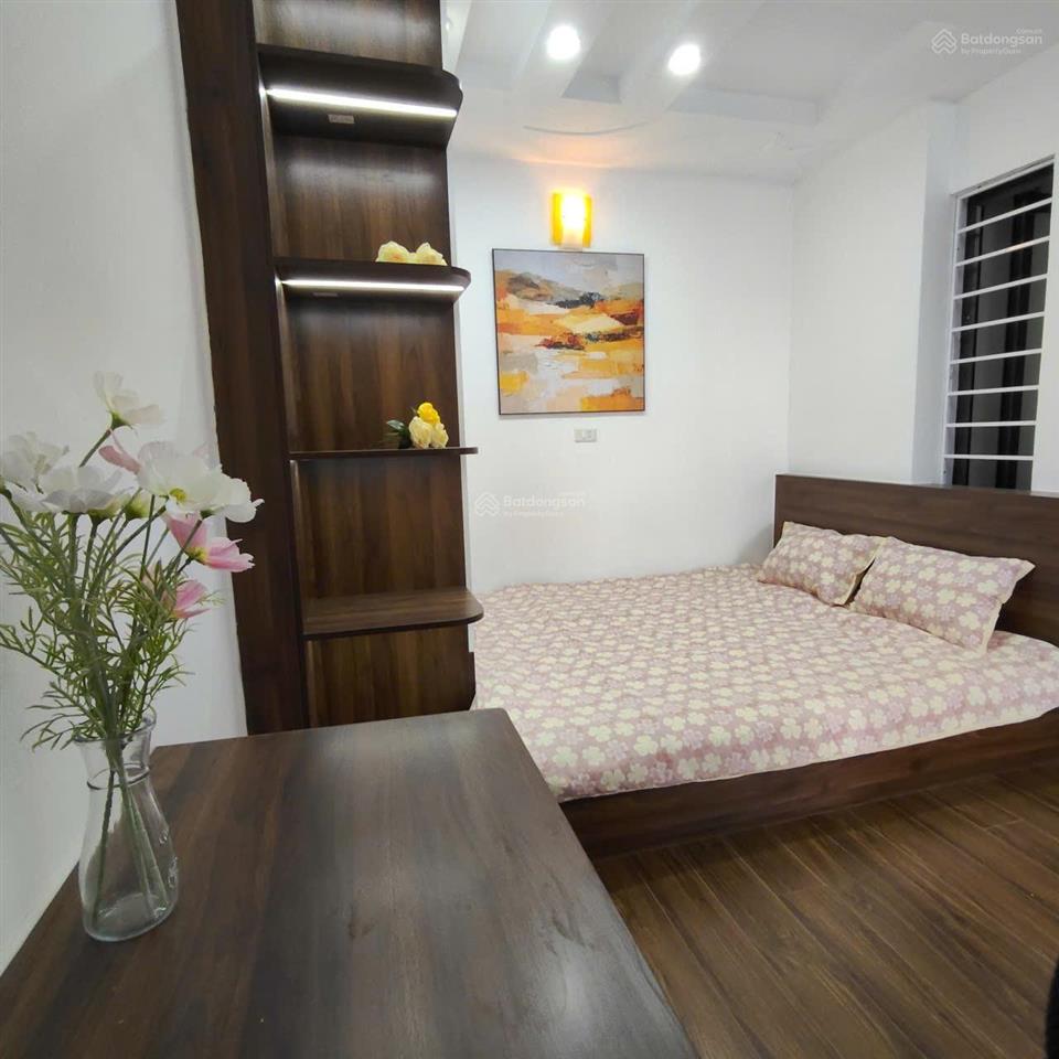 Bán căn hộ phố nguyễn khánh toàn  cầu giấy giá 2.320 tỷ, 50m2, 2 phòng ngủ full đồ, ở ngay