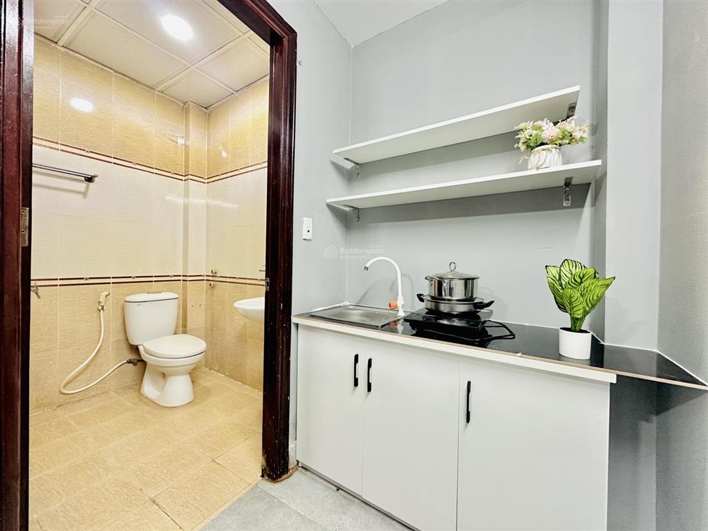 Chính chủ cho thuê căn hộ view biển giá rẻ mới 100% full nội thất