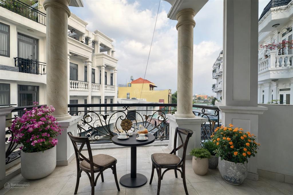 Căn hộ biệt thự 2pn mới 100% giá siêu tốt  full ban công riêng  full nội thất