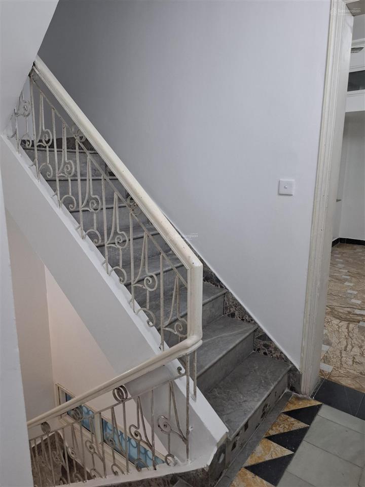 Cho thuê nhà sạch đẹp 20 ngõ 61/4 lạc trung  diện tích 70m2 x 4 tầng  ngõ rộng 7m  2 ô tô tải