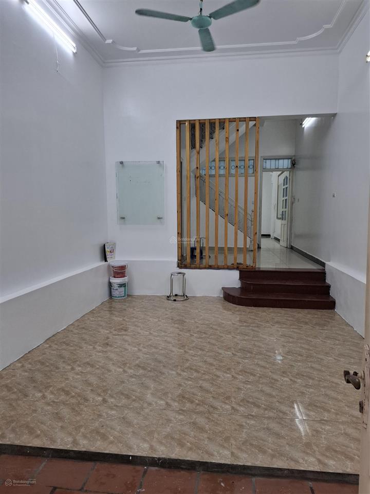 Cho thuê nhà sạch đẹp 20 ngõ 61/4 lạc trung  diện tích 70m2 x 4 tầng  ngõ rộng 7m  2 ô tô tải