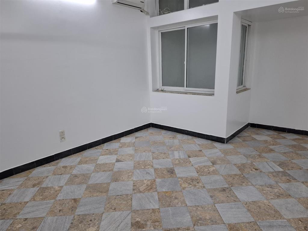 Cho thuê nhà sạch đẹp 20 ngõ 61/4 lạc trung  diện tích 70m2 x 4 tầng  ngõ rộng 7m  2 ô tô tải
