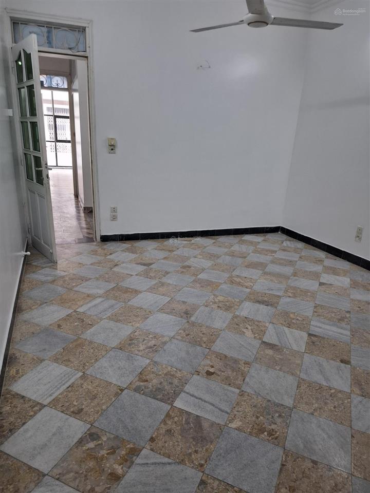 Cho thuê nhà sạch đẹp 20 ngõ 61/4 lạc trung  diện tích 70m2 x 4 tầng  ngõ rộng 7m  2 ô tô tải