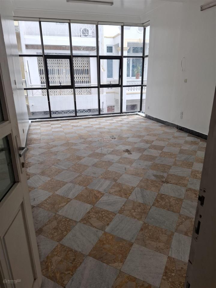 Cho thuê nhà sạch đẹp 20 ngõ 61/4 lạc trung  diện tích 70m2 x 4 tầng  ngõ rộng 7m  2 ô tô tải