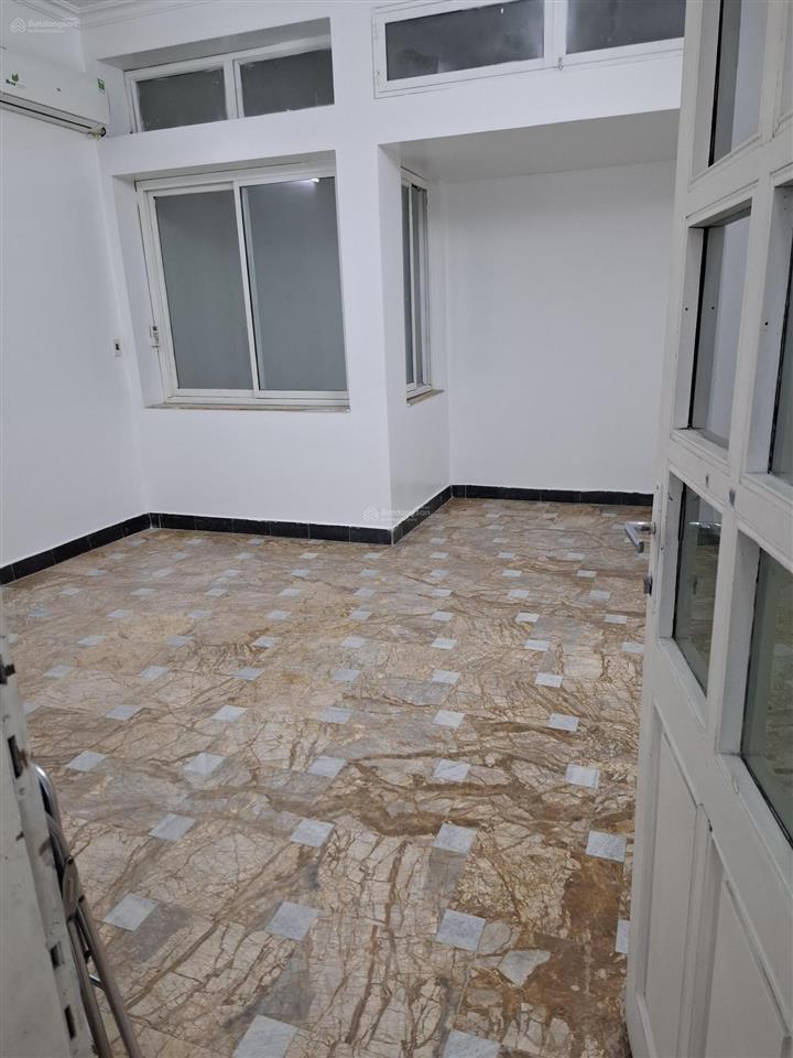 Cho thuê nhà sạch đẹp 20 ngõ 61/4 lạc trung  diện tích 70m2 x 4 tầng  ngõ rộng 7m  2 ô tô tải