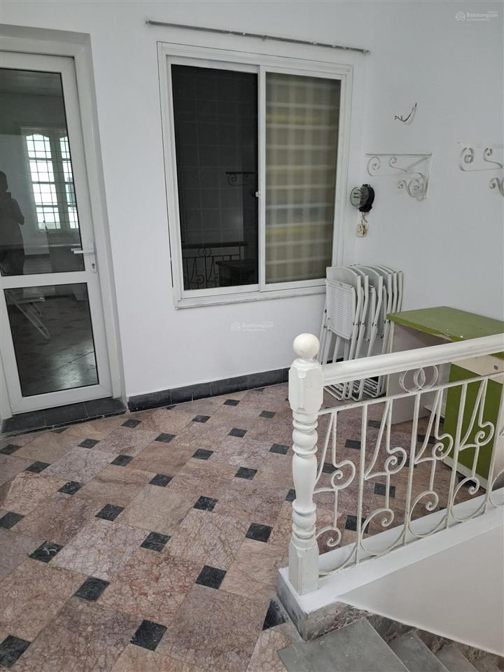 Cho thuê nhà sạch đẹp 20 ngõ 61/4 lạc trung  diện tích 70m2 x 4 tầng  ngõ rộng 7m  2 ô tô tải