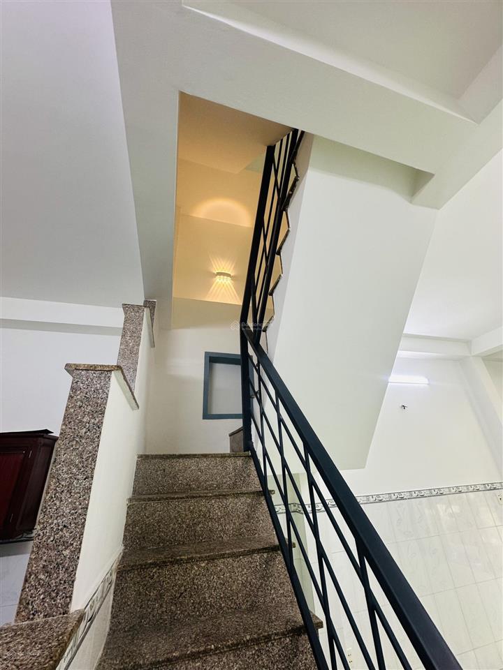 Bán nhà 2/liên khu 56, 4x10  2 lầu  3pn  3wc  1 sân phơi  4tỷ250tr tl