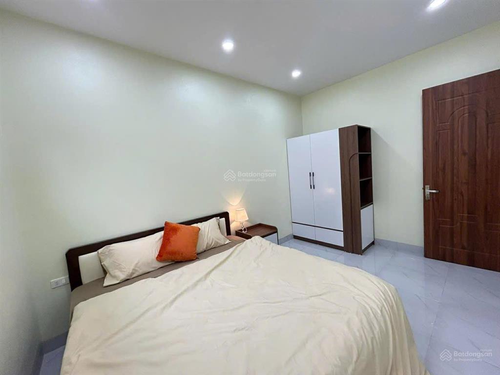 Chính chủ cho thuê căn hộ 80m2 2 ngủ 2wc full đồ phố ngọc thụy gần công viên 12 triệu 0916 393 ***