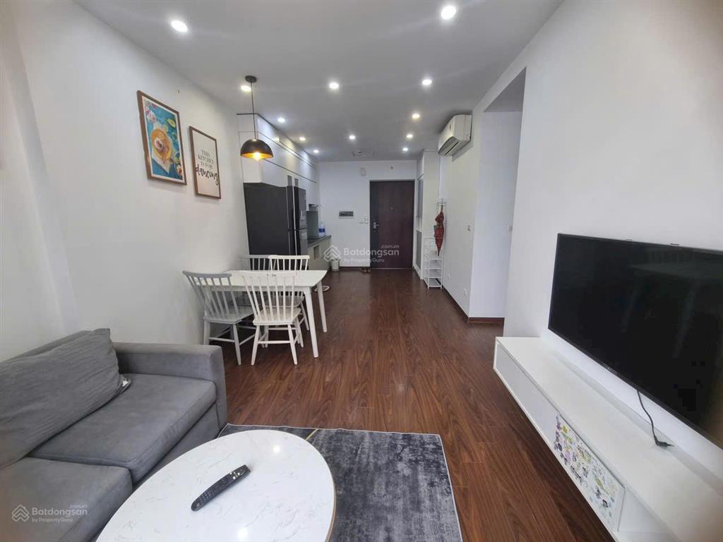 Cho thuê căn 2 ngủ 60m2 có lốt oto full đồ chung cư homeland thượng thanh giá 4.5 tỷ 0916 393 ***