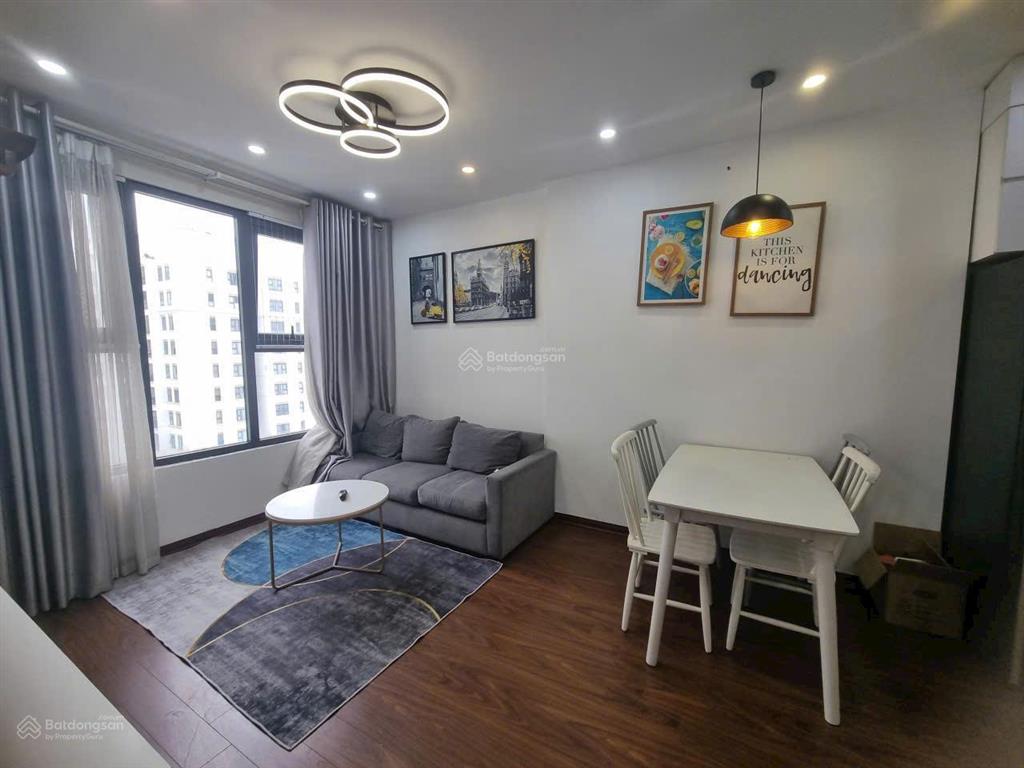 Cho thuê căn 2 ngủ 60m2 có lốt oto full đồ chung cư homeland thượng thanh giá 4.5 tỷ 0916 393 ***