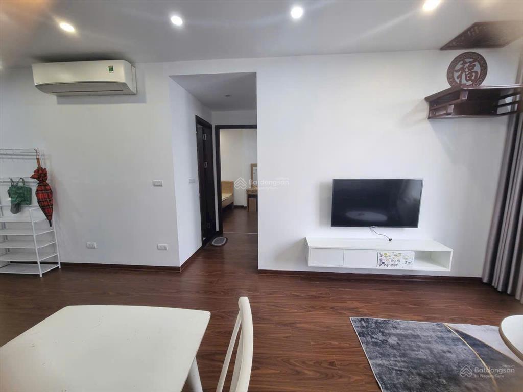 Cho thuê căn 2 ngủ 60m2 có lốt oto full đồ chung cư homeland thượng thanh giá 4.5 tỷ 0916 393 ***