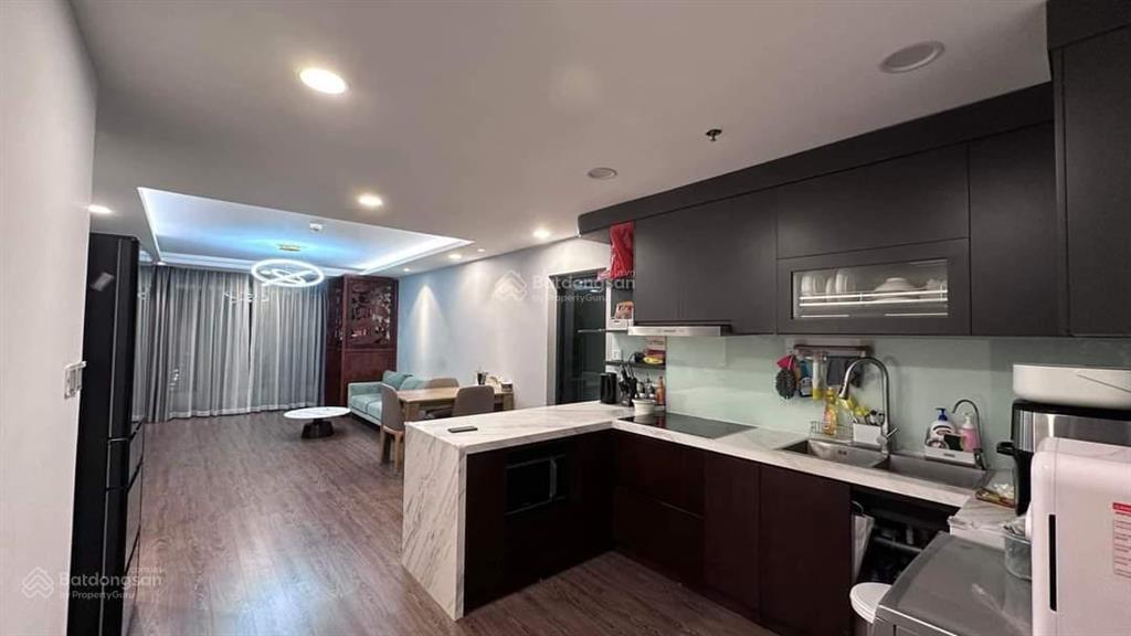 Chính chủ bán căn 2 ngủ 2wc 86m2 chung cư one 18 phố ngọc lâm full đồ, tầng cao giá tốt 0976 879 ***