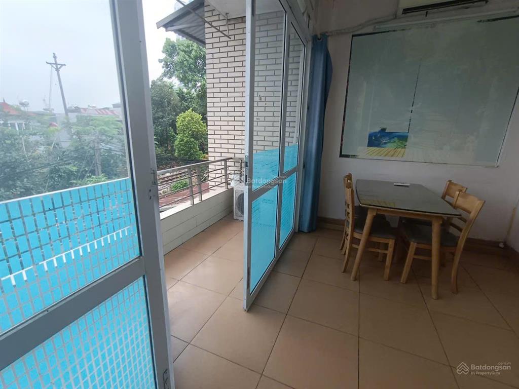 Cho thuê căn hộ 2 ngủ 2 vệ sinh 80m2 phố hồng tiến kéo dài gần chợ ngọc lâm giá 7 triệu 0976 879 ***