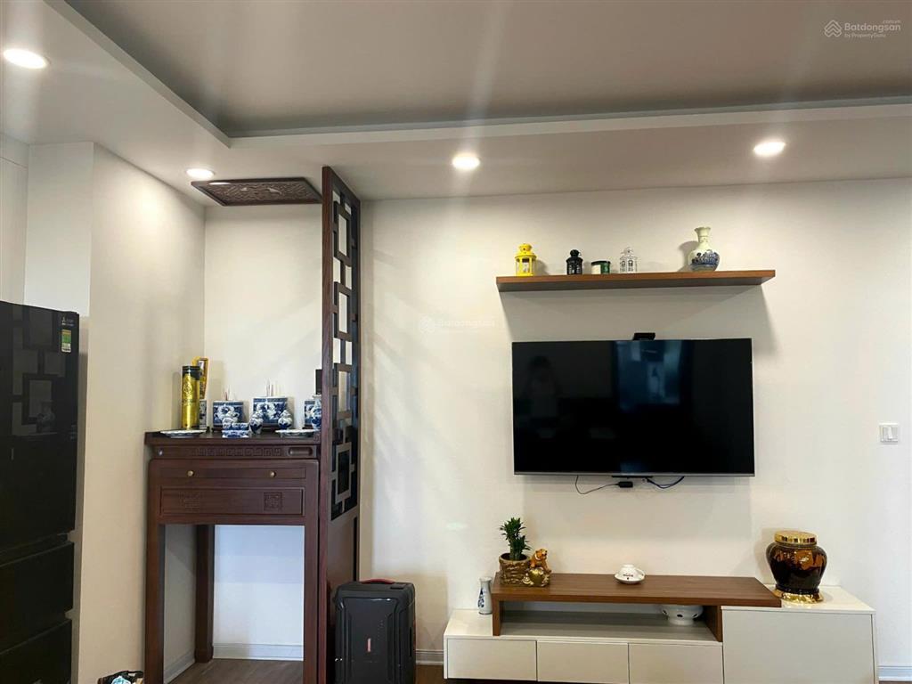 Chính chủ cho thuê 2 ngủ 68m2 chung cư eurowindow river park gần đông trù giá 8 triệu 0976 879 ***