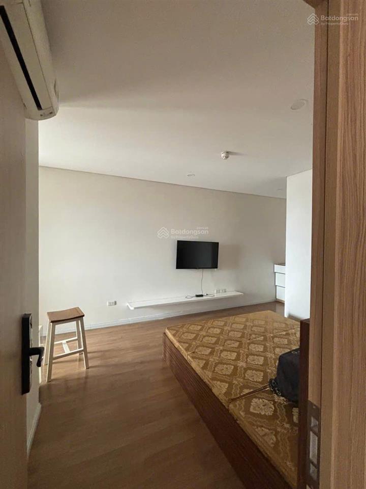 Cho thuê căn 2 ngủ 2wc 72m2 full đồ chung cư mipec riverside long biêngiá 13.5 triệu 0976 879 ***