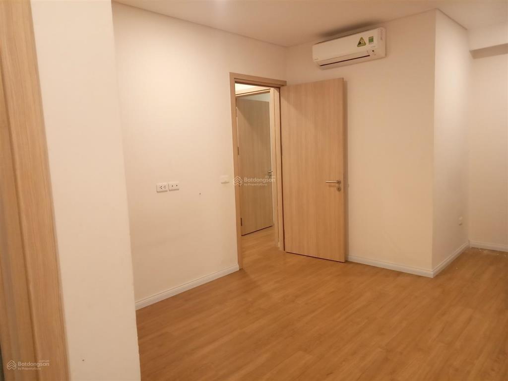 Cho thuê căn 2 phòng ngủ 2wc 80m2 đồ cơ bản chung cư mipec long biên giá 12 triệu  0976 879 ***