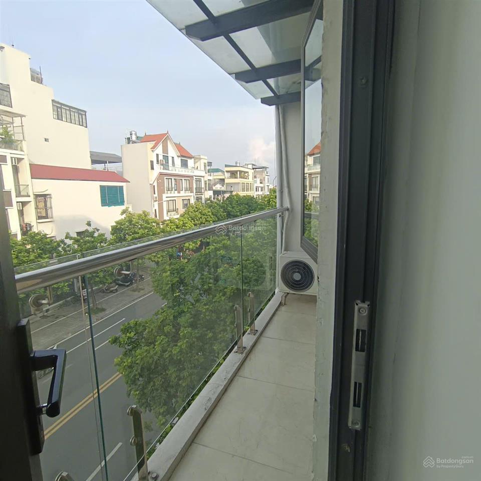 Cho thuê căn hộ 75m2 2 ngủ 1 vệ sinh full đồ phố ngọc thụy gần trường pháp giá 8 triệu 0976 879 ***