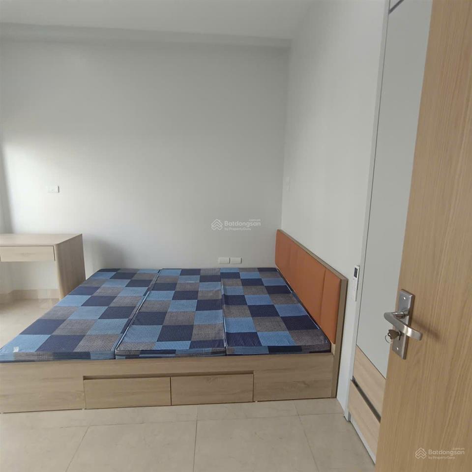 Cho thuê căn hộ 75m2 2 ngủ 1 vệ sinh full đồ phố ngọc thụy gần trường pháp giá 8 triệu 0976 879 ***