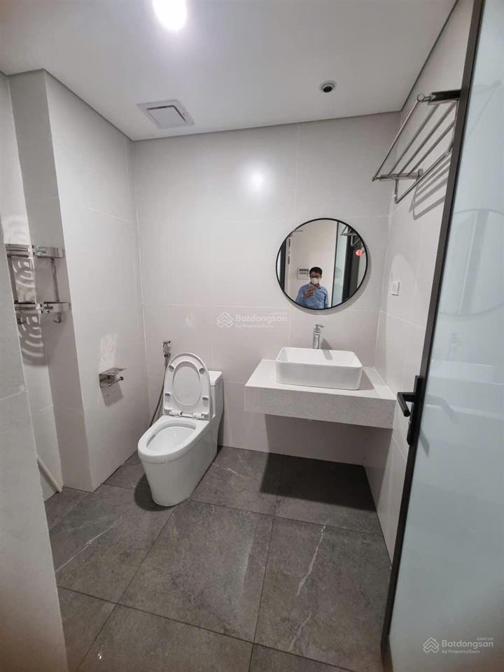 Cho thuê chung cư mini phố ngọc lâm 38m2 đủ đồ, có ban công,máy giặt riêng giá 6.5 triệu0976 879 ***