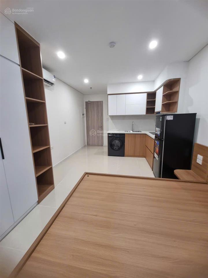 Cho thuê chung cư mini phố ngọc lâm 38m2 đủ đồ, có ban công,máy giặt riêng giá 6.5 triệu0976 879 ***