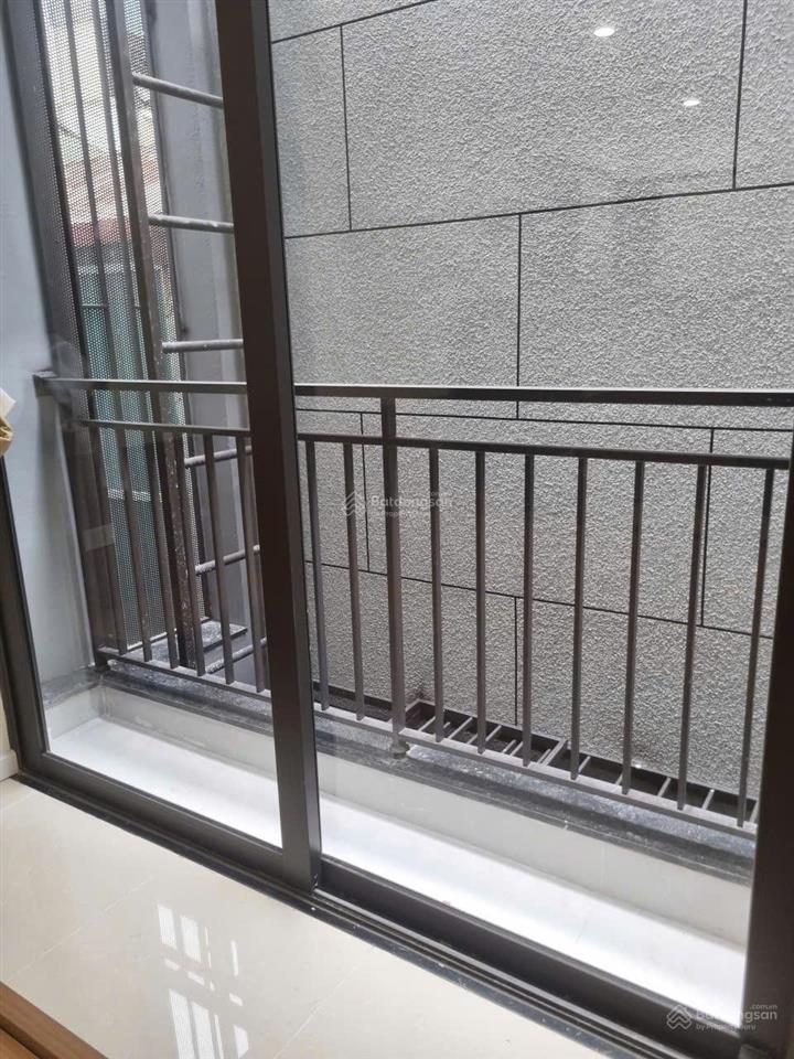Cho thuê chung cư mini phố ngọc lâm 38m2 đủ đồ, có ban công,máy giặt riêng giá 6.5 triệu0976 879 ***