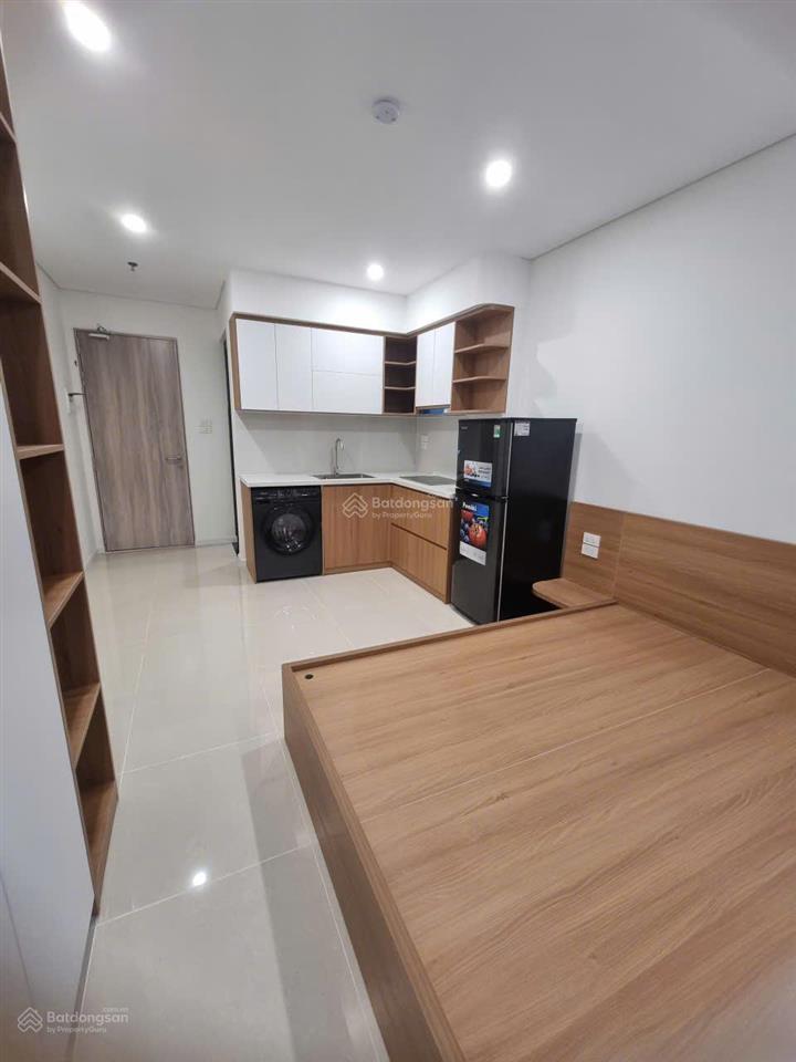 Cho thuê chung cư mini phố ngọc lâm 38m2 đủ đồ, có ban công,máy giặt riêng giá 6.5 triệu0976 879 ***