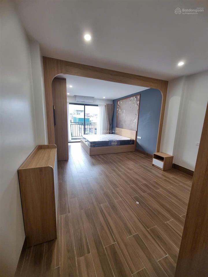 Cho thuê căn hộ 46m2 full đồ, có ban công, máy giặt phố hồng tiến giá 7.7 triệu/tháng 0976 879 ***