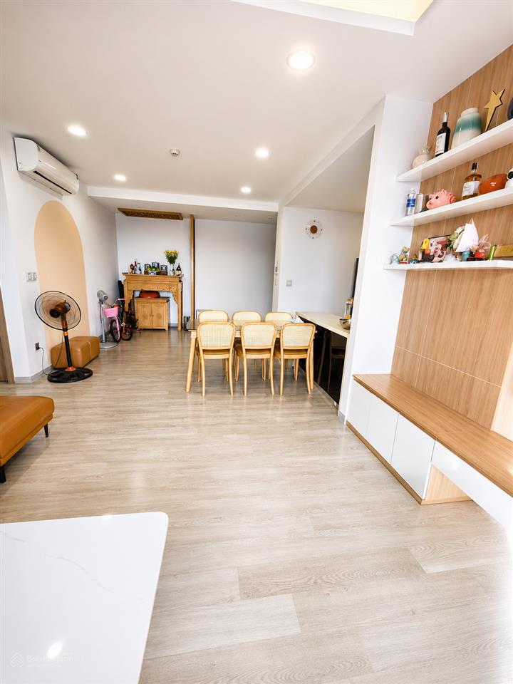 Bán căn 3 ngủ 112m2 full đồ căn góc chung cư one 18 phố ngọc lâm giá 8.99 tỷ bao phí.  0976 879 ***