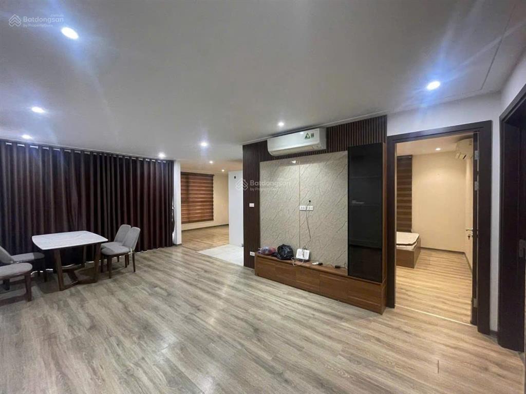 Chính chủ cho thuê căn 3 ngủ 2wc 95m2 chung cư northern diamond cổ linh giá 11 triệu 0976 879 ***