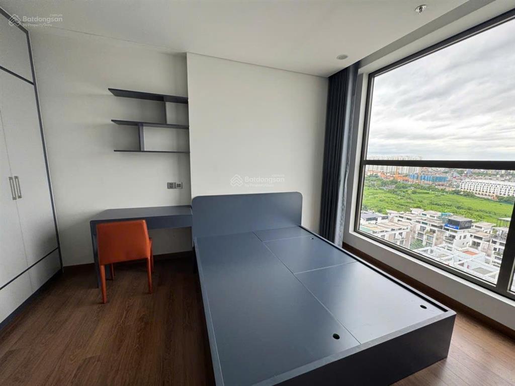Chính chủ cho thuê căn góc 3 ngủ full đồ 97m2 chung cư khai sơn city bồ đề giá 15 triệu 0976 879 ***