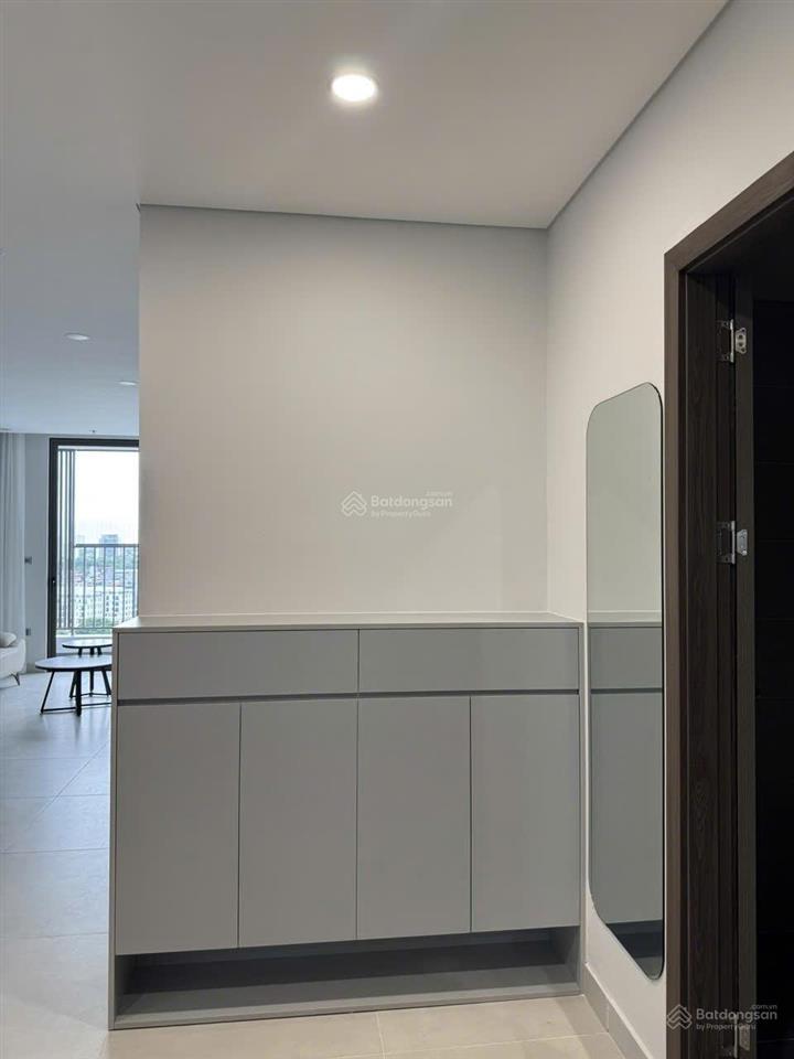 Chính chủ cho thuê căn góc 3 ngủ full đồ 97m2 chung cư khai sơn city bồ đề giá 15 triệu 0976 879 ***