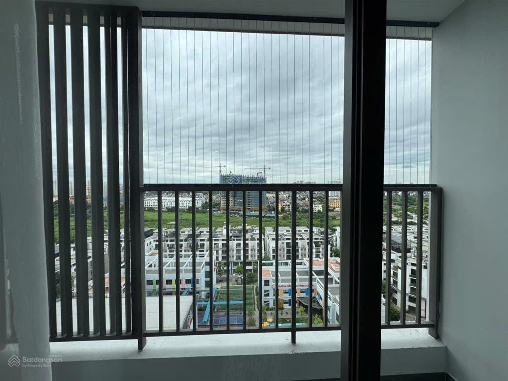 Chính chủ cho thuê căn góc 3 ngủ full đồ 97m2 chung cư khai sơn city bồ đề giá 15 triệu 0976 879 ***