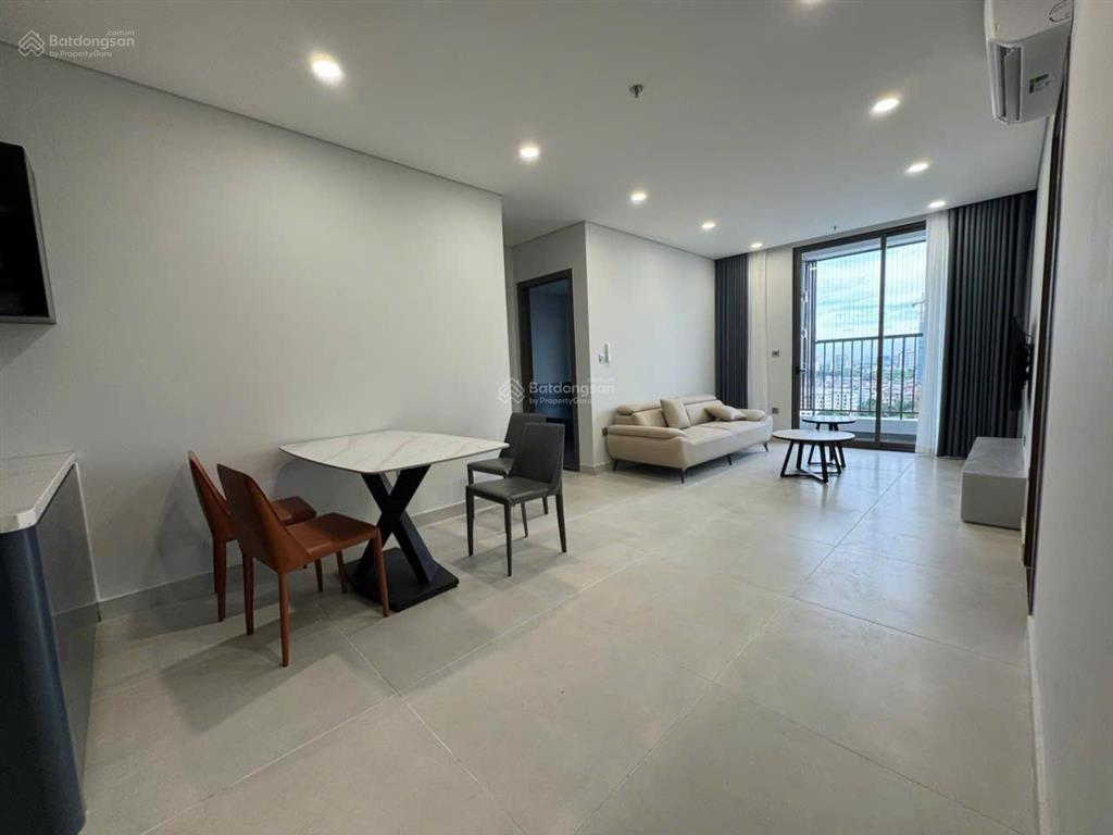 Chính chủ cho thuê căn góc 3 ngủ full đồ 97m2 chung cư khai sơn city bồ đề giá 15 triệu 0976 879 ***