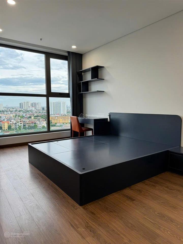 Chính chủ cho thuê căn góc 3 ngủ full đồ 97m2 chung cư khai sơn city bồ đề giá 15 triệu 0976 879 ***