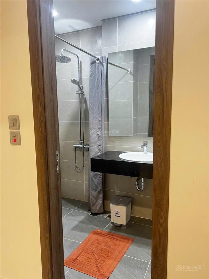 Chính chủ cho thuê căn 2 ngủ 2wc 78m2 full đồ chung cư khai sơn, bồ đề giá 12 triệu.  0976 879 ***