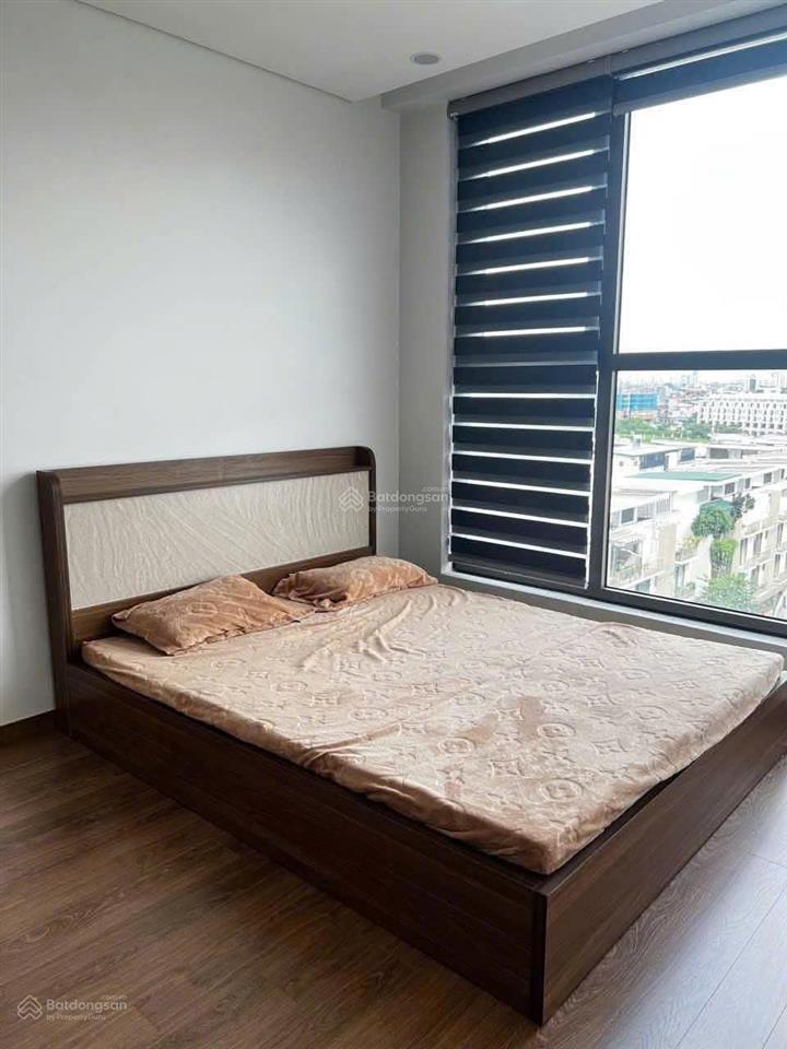 Chính chủ cho thuê căn 2 ngủ 2wc 78m2 full đồ chung cư khai sơn, bồ đề giá 12 triệu.  0976 879 ***