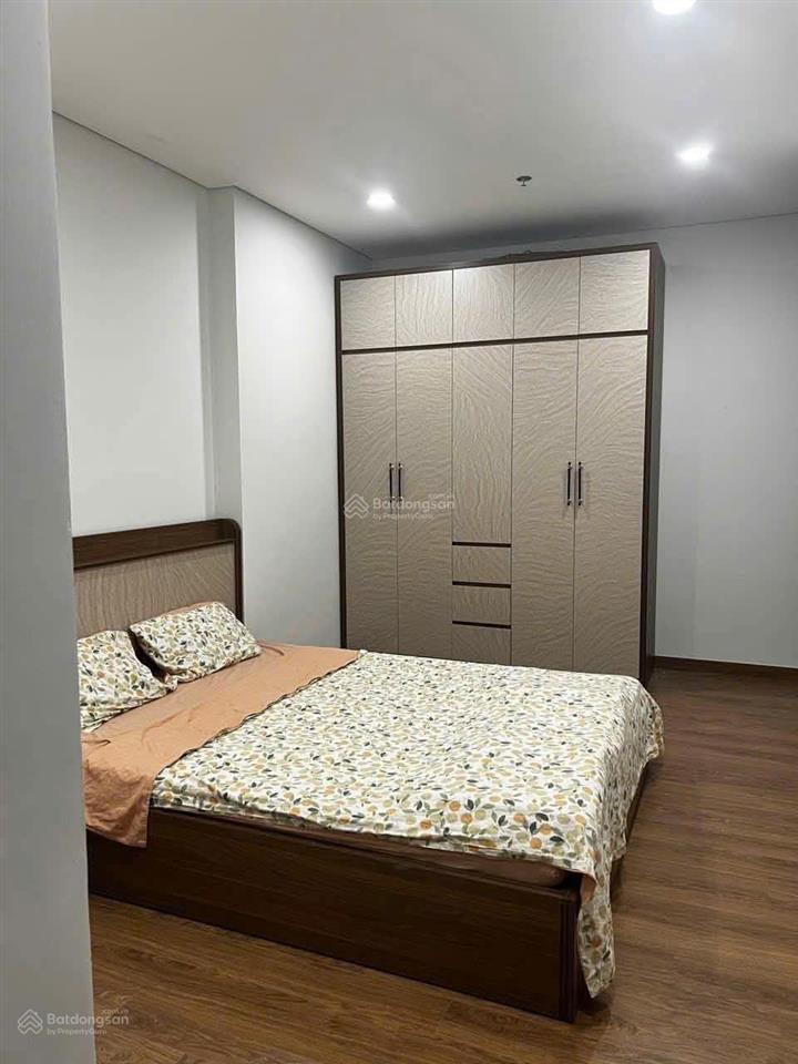 Chính chủ cho thuê căn 2 ngủ 2wc 78m2 full đồ chung cư khai sơn, bồ đề giá 12 triệu.  0976 879 ***