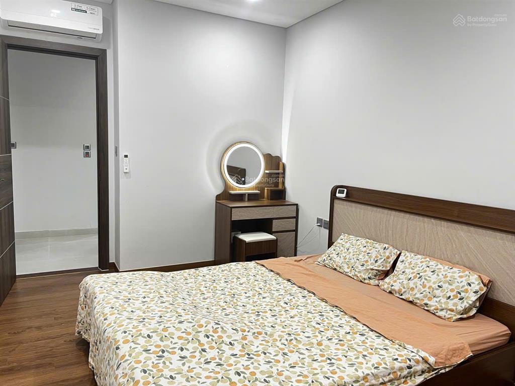 Chính chủ cho thuê căn 2 ngủ 2wc 78m2 full đồ chung cư khai sơn, bồ đề giá 12 triệu.  0976 879 ***