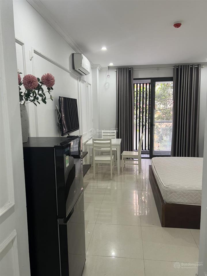 Cho thuê căn hộ 1 ngủ 40m2 full đồ studio có ban công, phố ái mộ, bồ đề giá 6 triệu 0976 879 ***