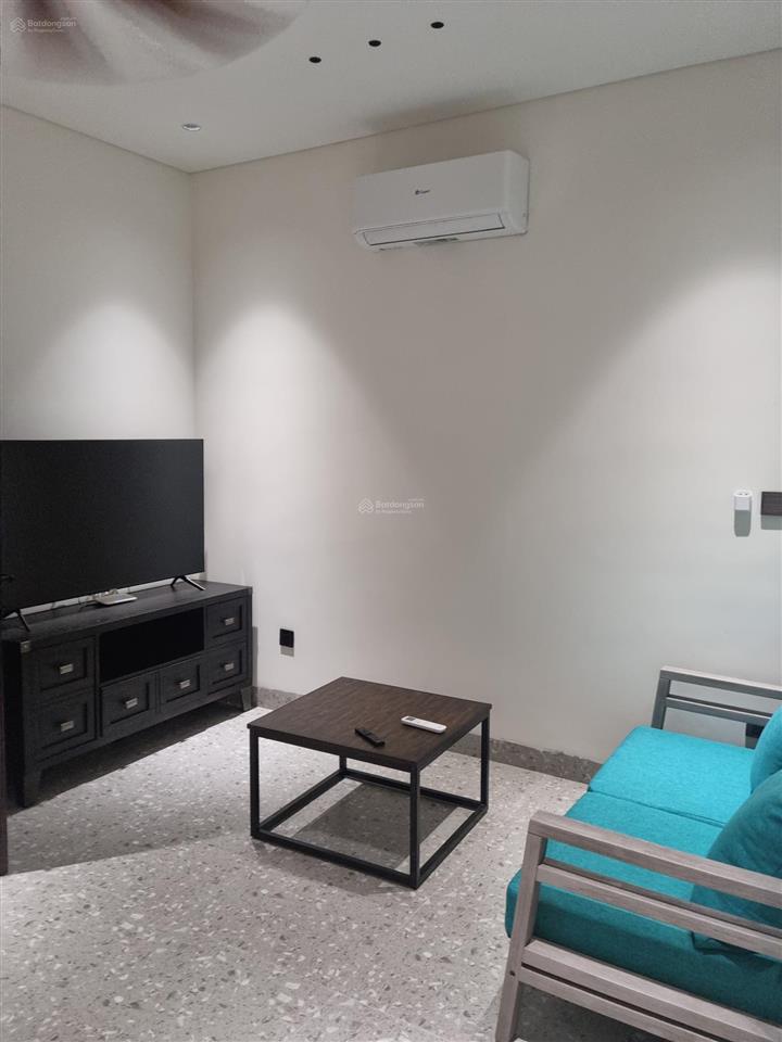 Cho thuê căn hộ 1 ngủ 1 khách riêng 44m2 phố ngọc thụy gần mipec long biên giá 7 triệu 0976 879 ***