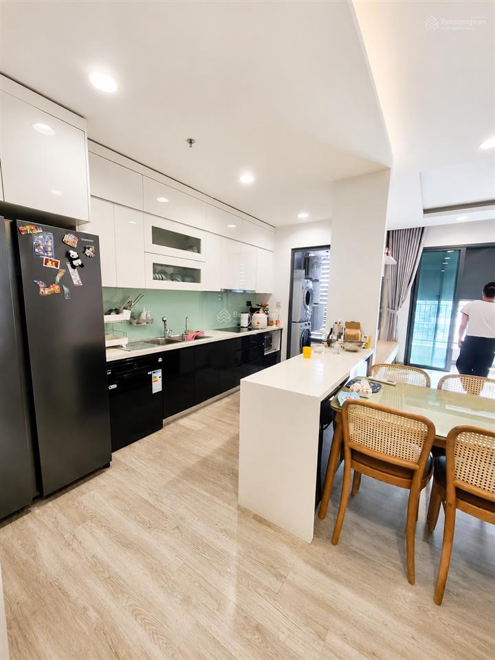 Chính chủ cần bán căn 3 ngủ 112m2 full đồ giá tốt chung cư one 18 phố ngọc lâm 8.8 tỷ 0976 879 ***