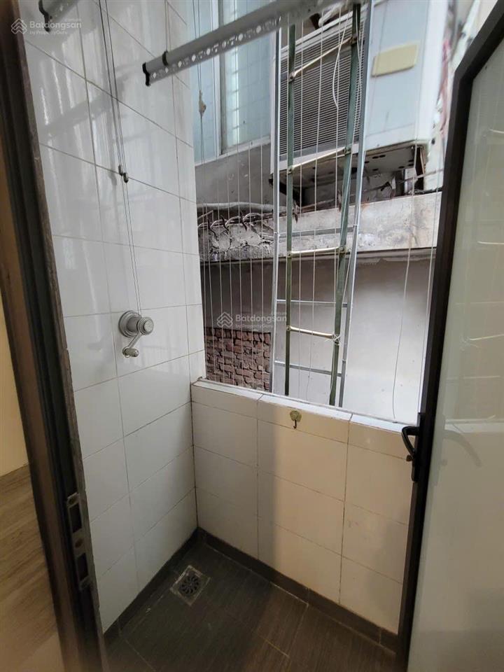 Chính chủ cho thuê căn hộ nguyễn sơn 45m2 full đồ, có ban công, rộng rãi giá 5,5 triệu 0976 879 ***